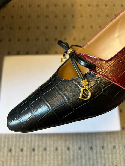 CD 26s Low Heel Pump 30 Black Burgundy Cowhide 651160