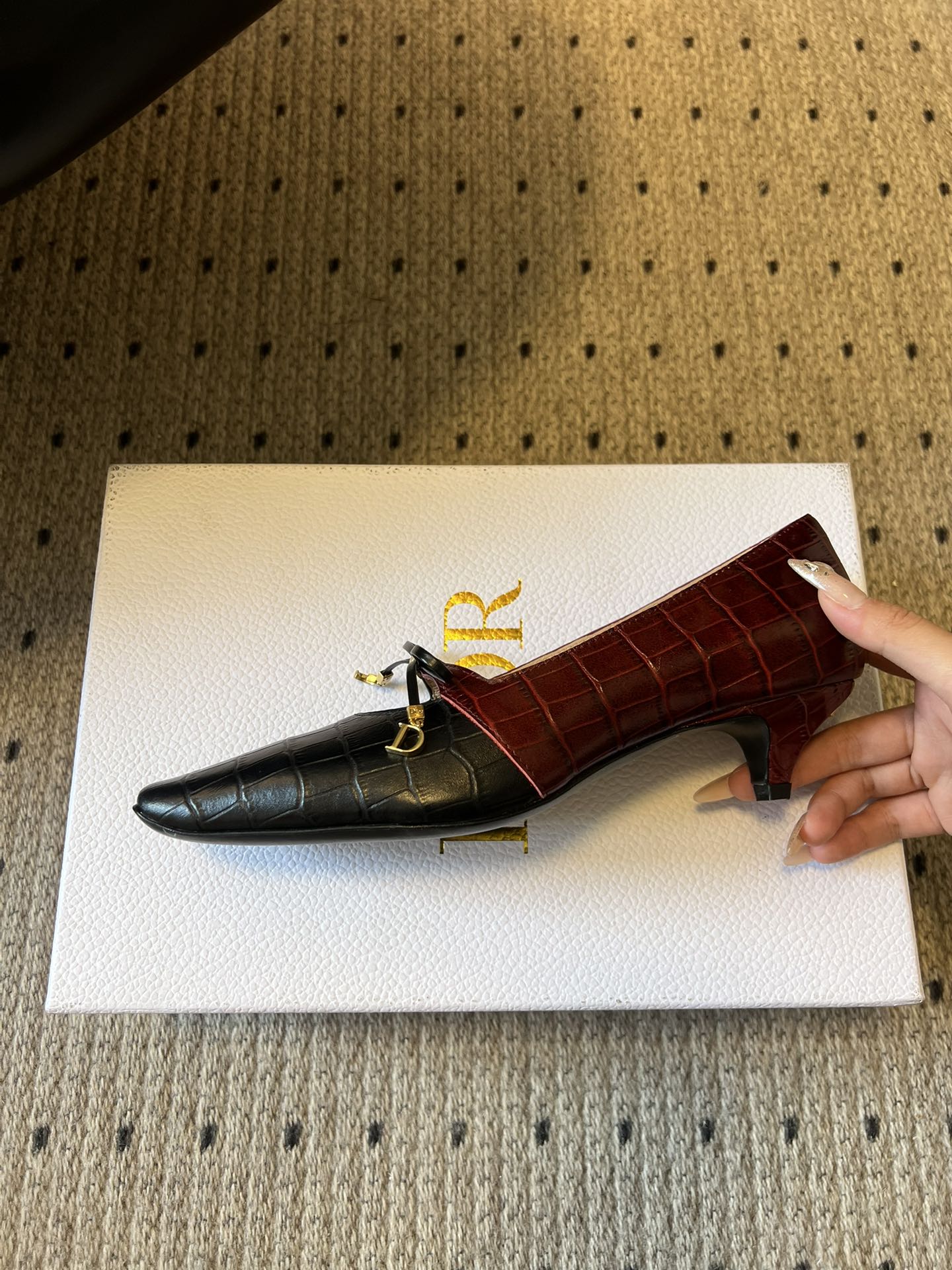CD 26s Low Heel Pump 30 Black Burgundy Cowhide 651160