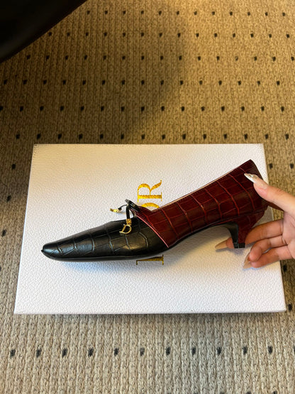 CD 26s Low Heel Pump 30 Black Burgundy Cowhide 651160