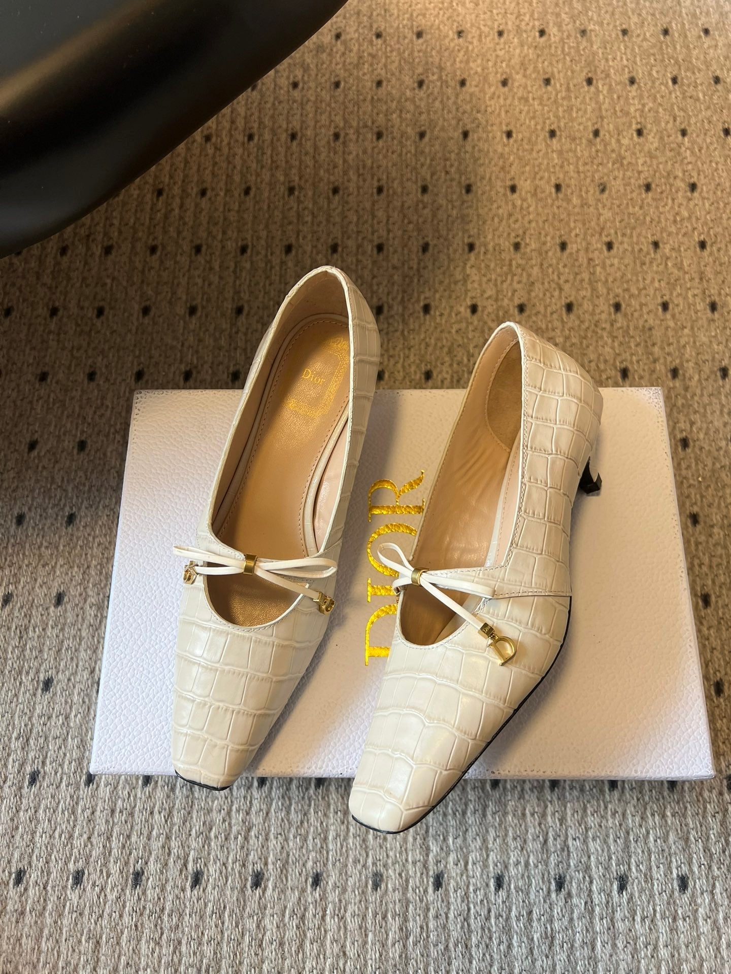 CD 26s Low Heel Pump 30 Beige Cowhide 651161