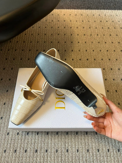 CD 26s Low Heel Pump 30 Beige Cowhide 651161