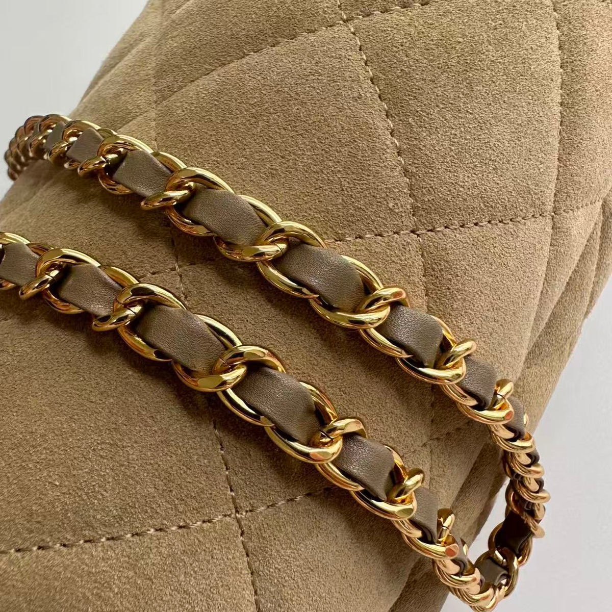 CC Large Quilted Clutch Chain Brown Suede 2026