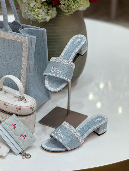 Dior2026 Dentelle Heeled Slide Sky Blue Dior Oblique Embroidered Cotton and White Lace