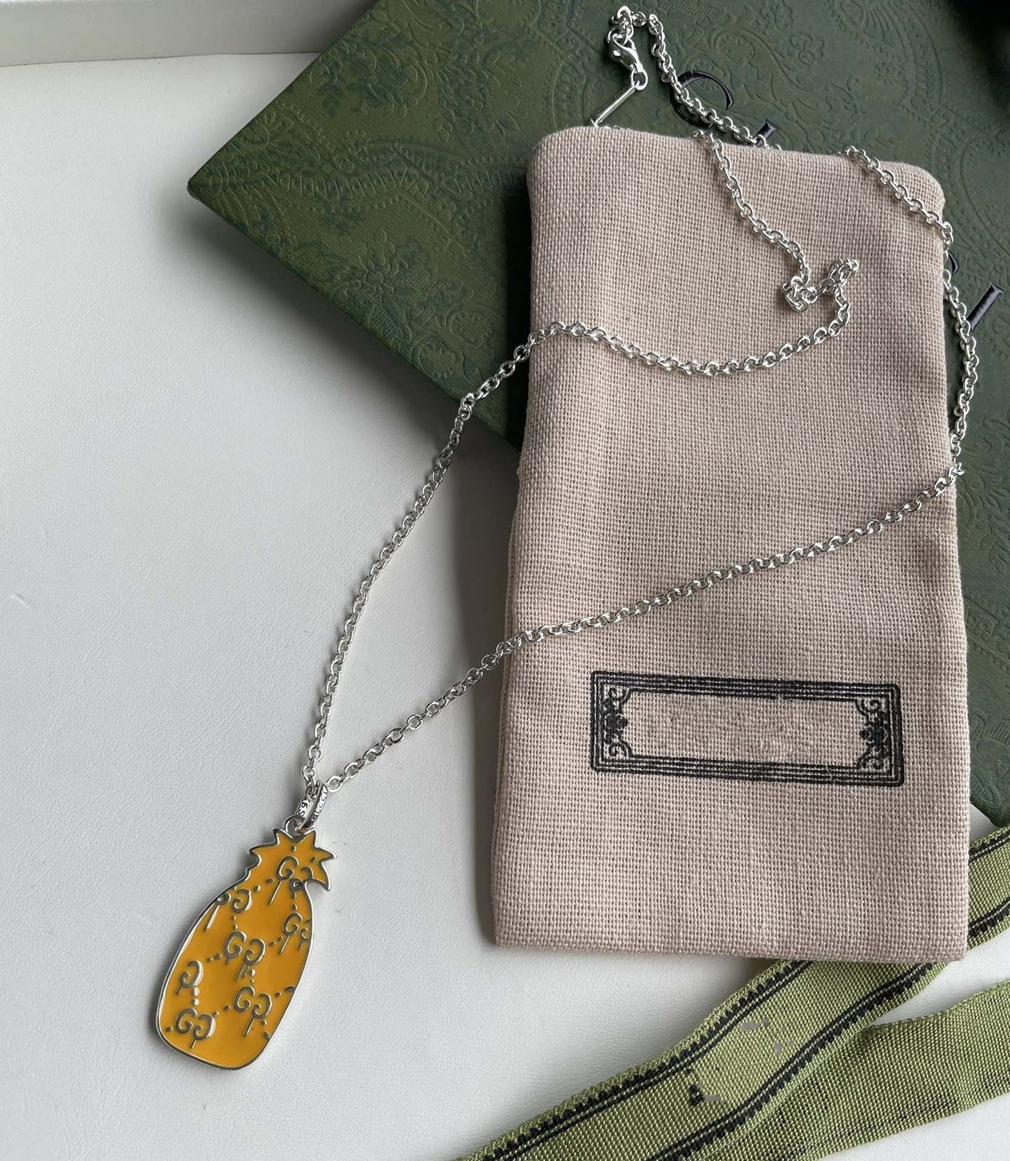 GG NECKLACE PENDANT PINEAPPLE PATTERN