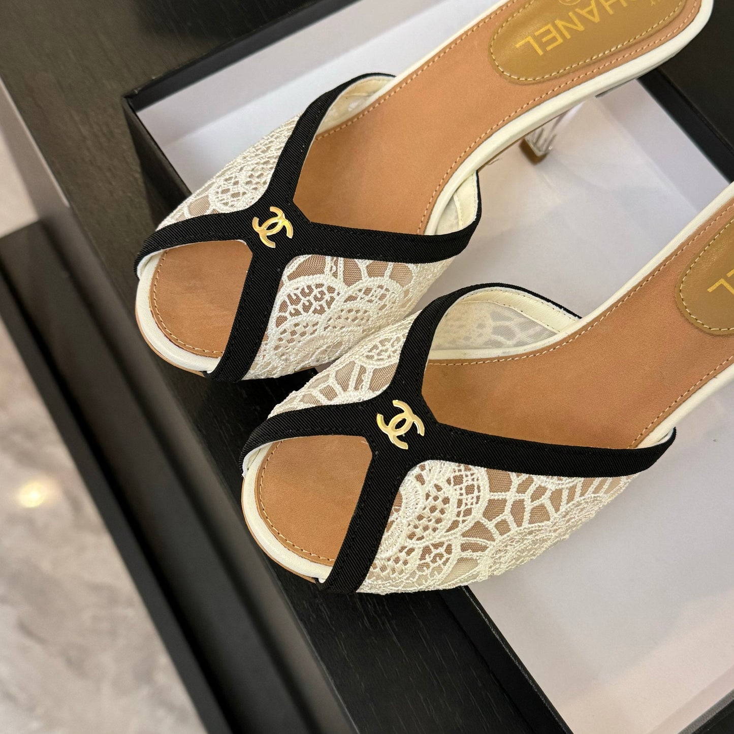 CC 2026 High Heeled Slippers 70 Lace Cowhide 700609