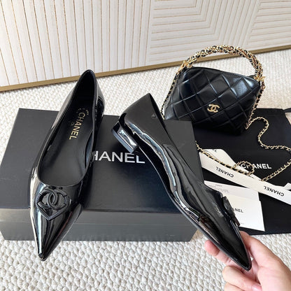 Chanel 2026 Pump With Heart-shaped Buckle Black Patent Leather 787144