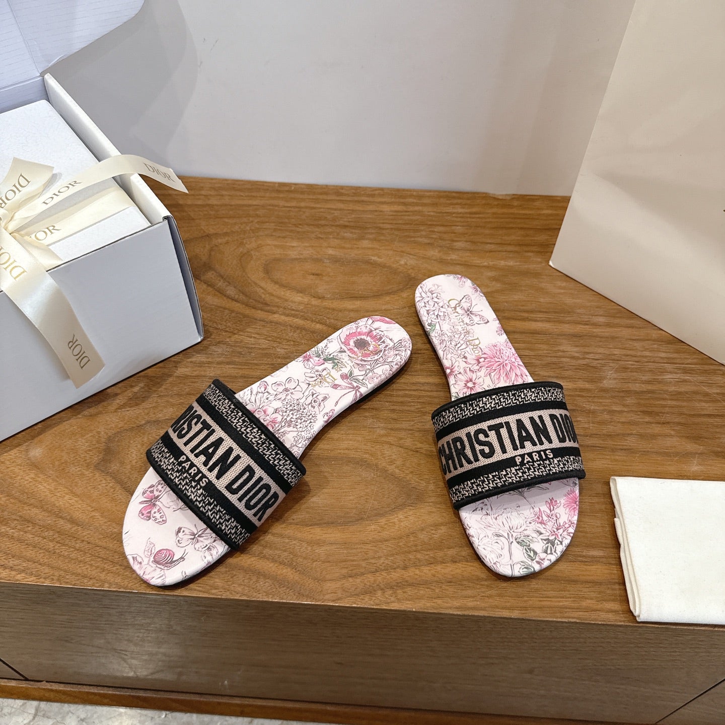 CD 26s Flower Flat Sandals Canvas Cowhide 685494