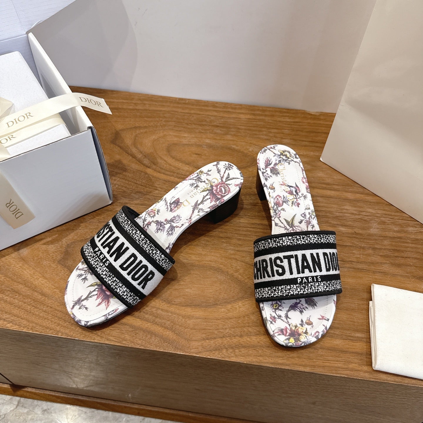 CD 26s Flower Flat Sandals 45 Canvas Cowhide 685487