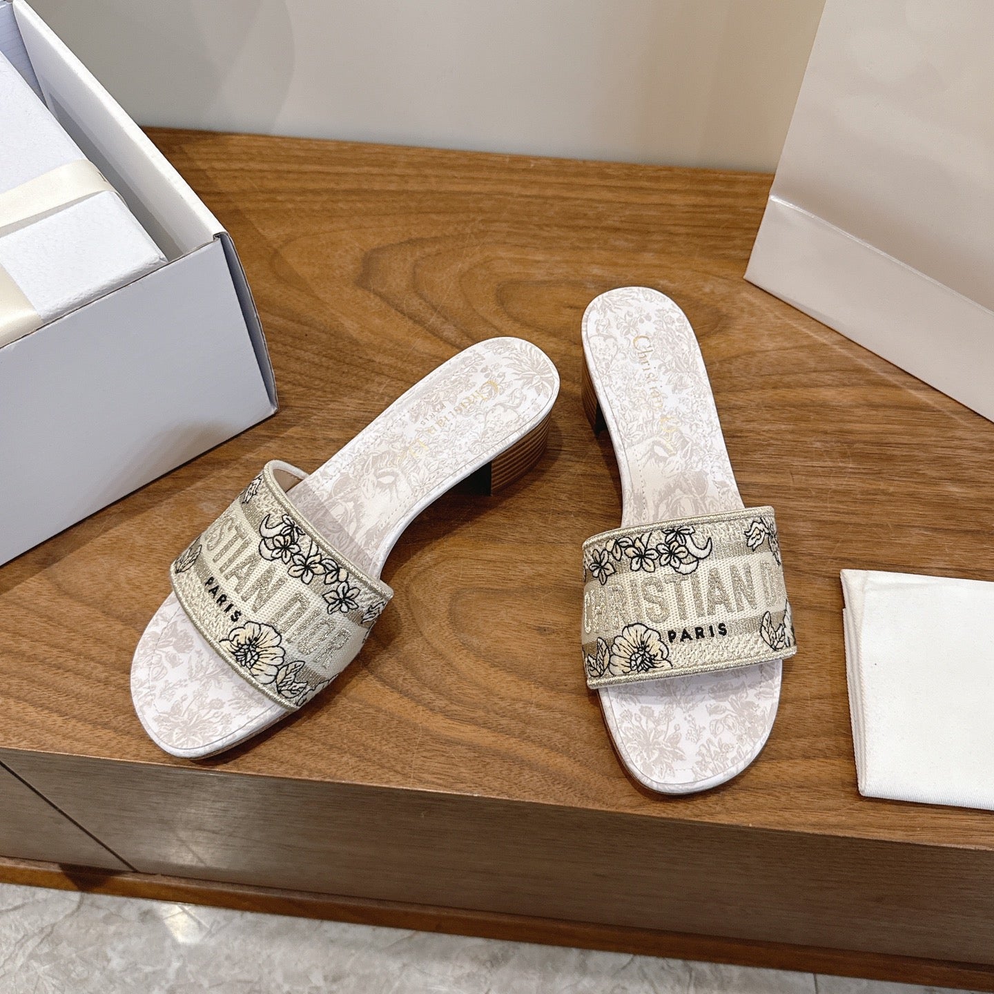 CD 26s Embroidered Sandals 45 Canvas Cowhide 685563