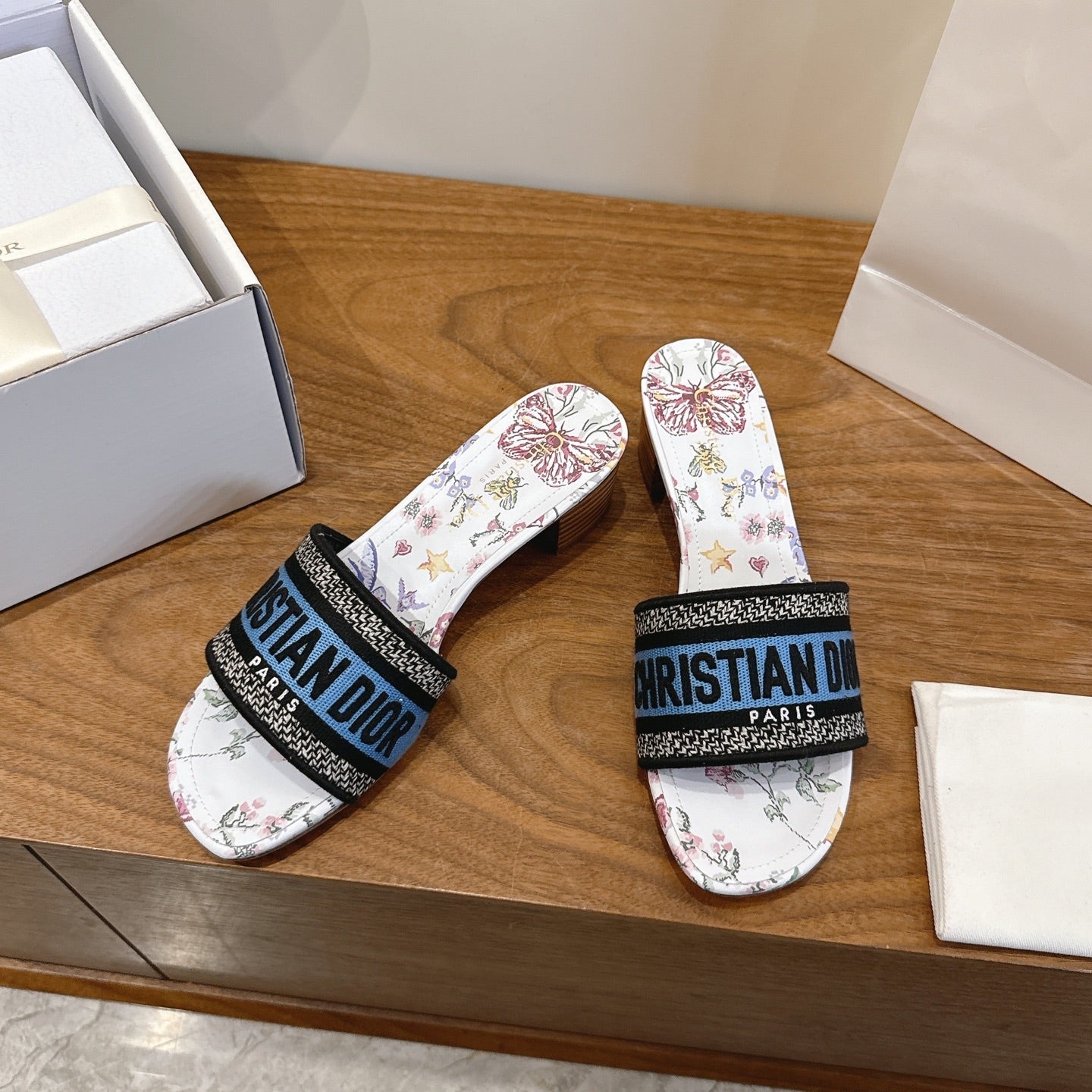 CD 26s Embroidered Sandals Canvas Cowhide 685577