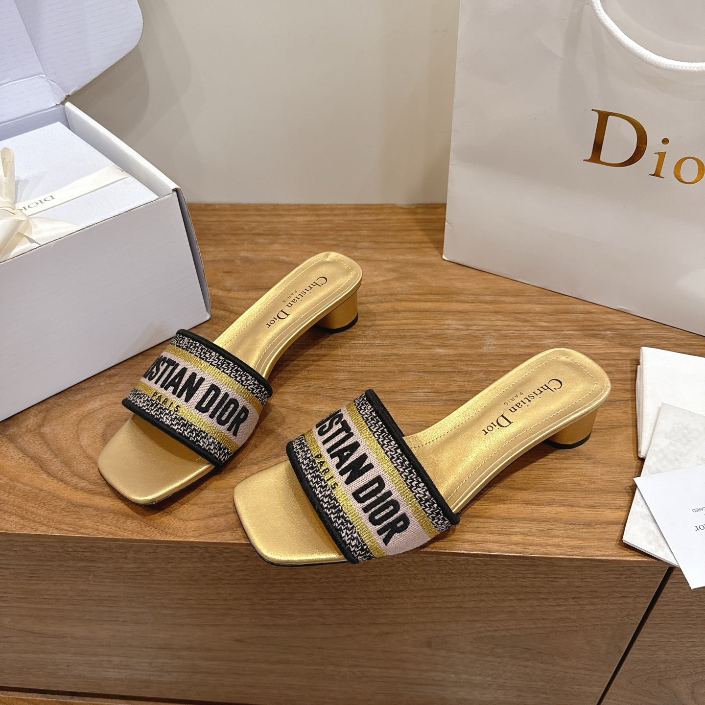 CD 26s Square - Toed Sandals Canvas Cowhide 685446