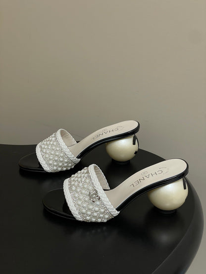CC 2026 Pearl Flats Sandals 70 Rhinestones Woven Sheepskin