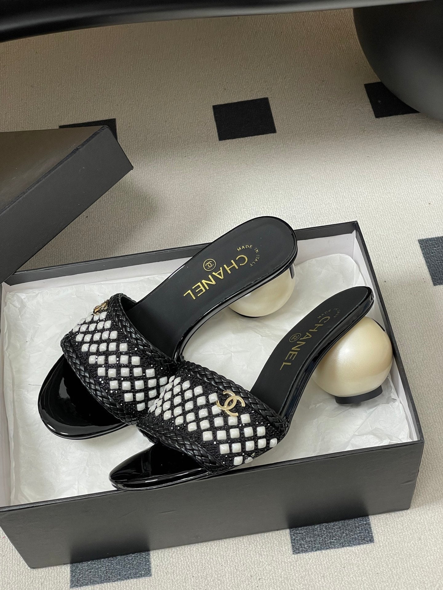 CC 2026 Pearl Flats Sandals 70 Rhinestones Woven Sheepskin