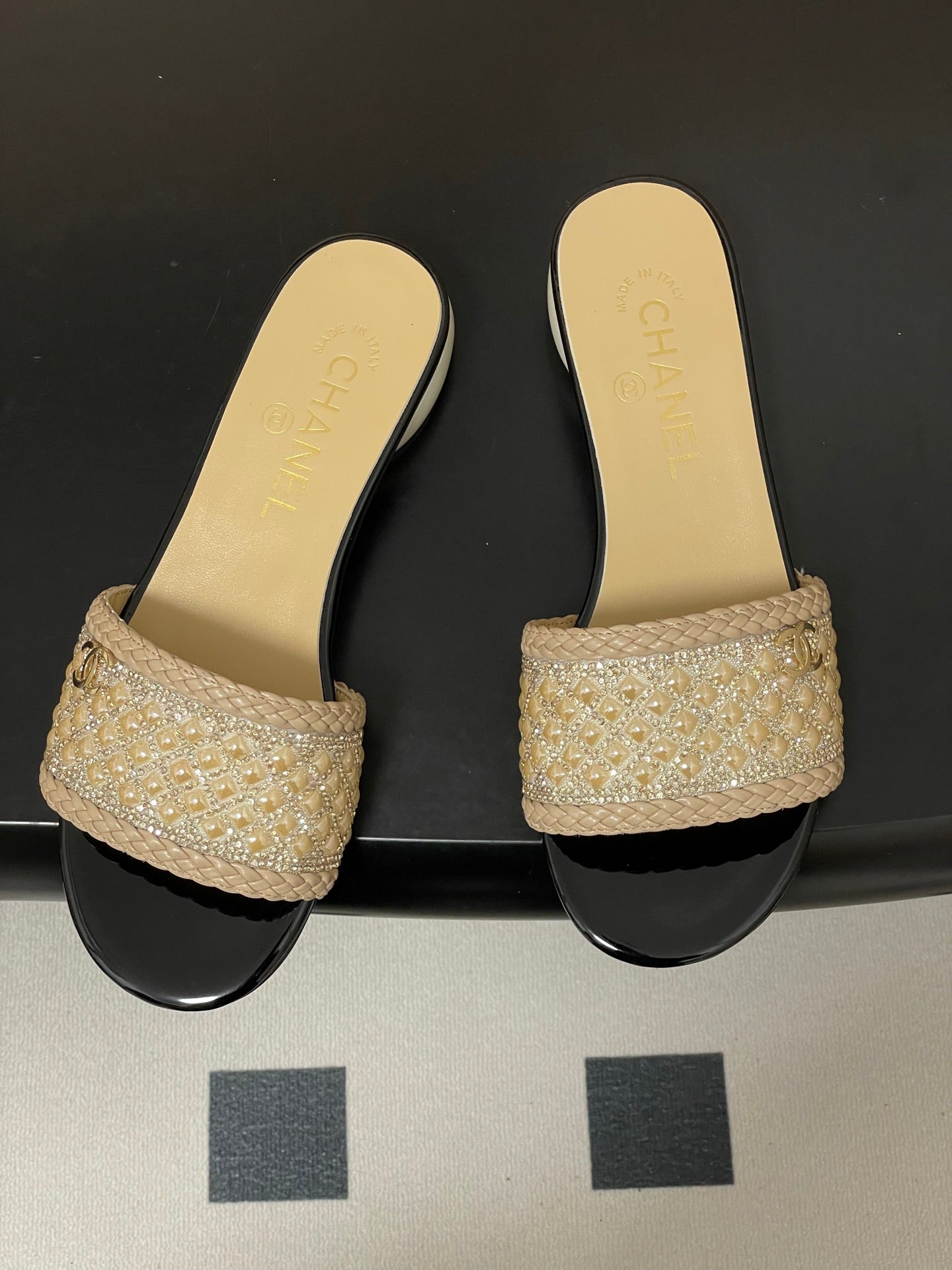 CC 2026 Pearl Flats Sandals Rhinestones Woven Sheepskin