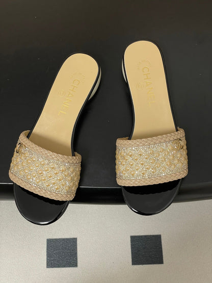 CC 2026 Pearl Flats Sandals Rhinestones Woven Sheepskin