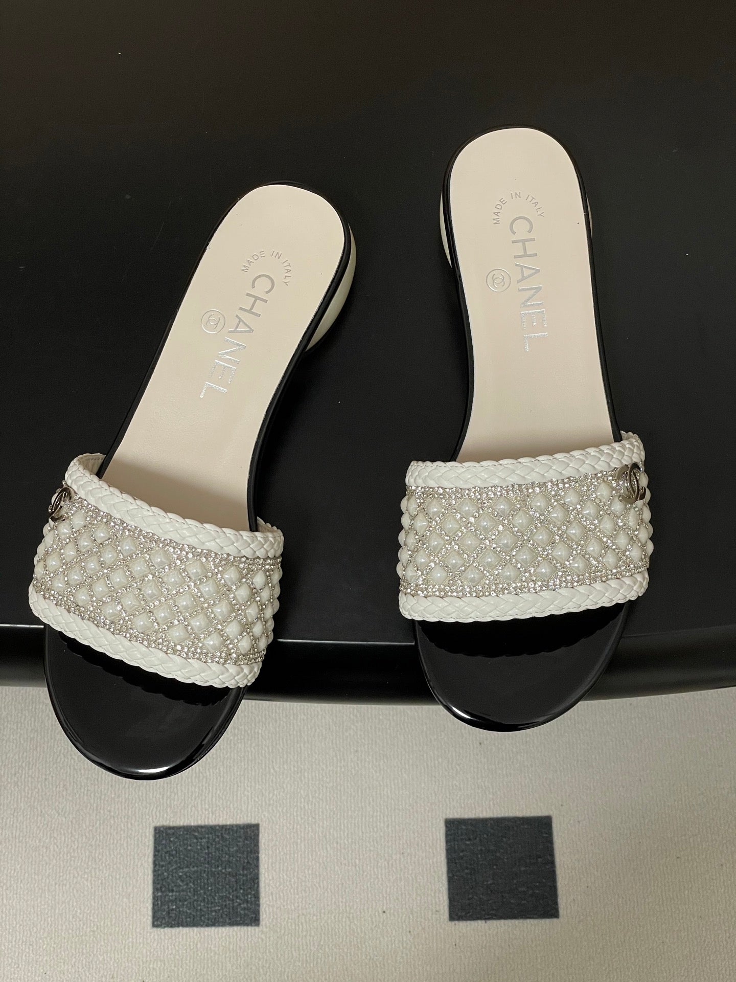 CC 2026 Pearl Flats Sandals Rhinestones Woven Sheepskin
