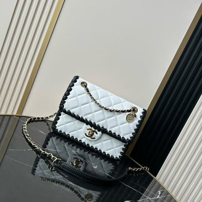 Chanel 2026 Flap 22cm Bag Lambskin 363907