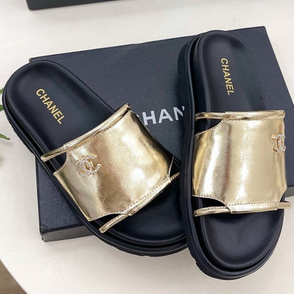 Chanel 2026 Platform Casual Slippers Patent Leather Sheepskin 831556