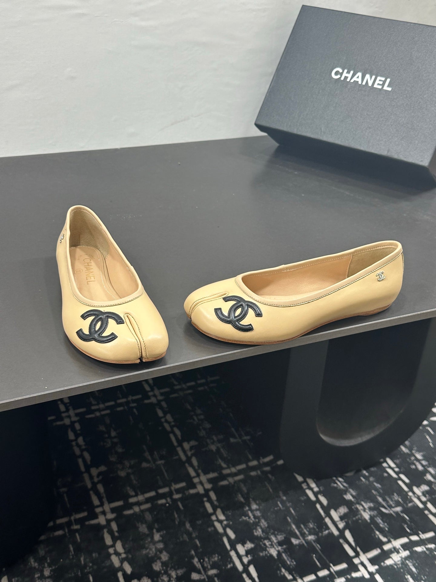Chanel 2026 Ballet Flats Leather Sheepskin 832540