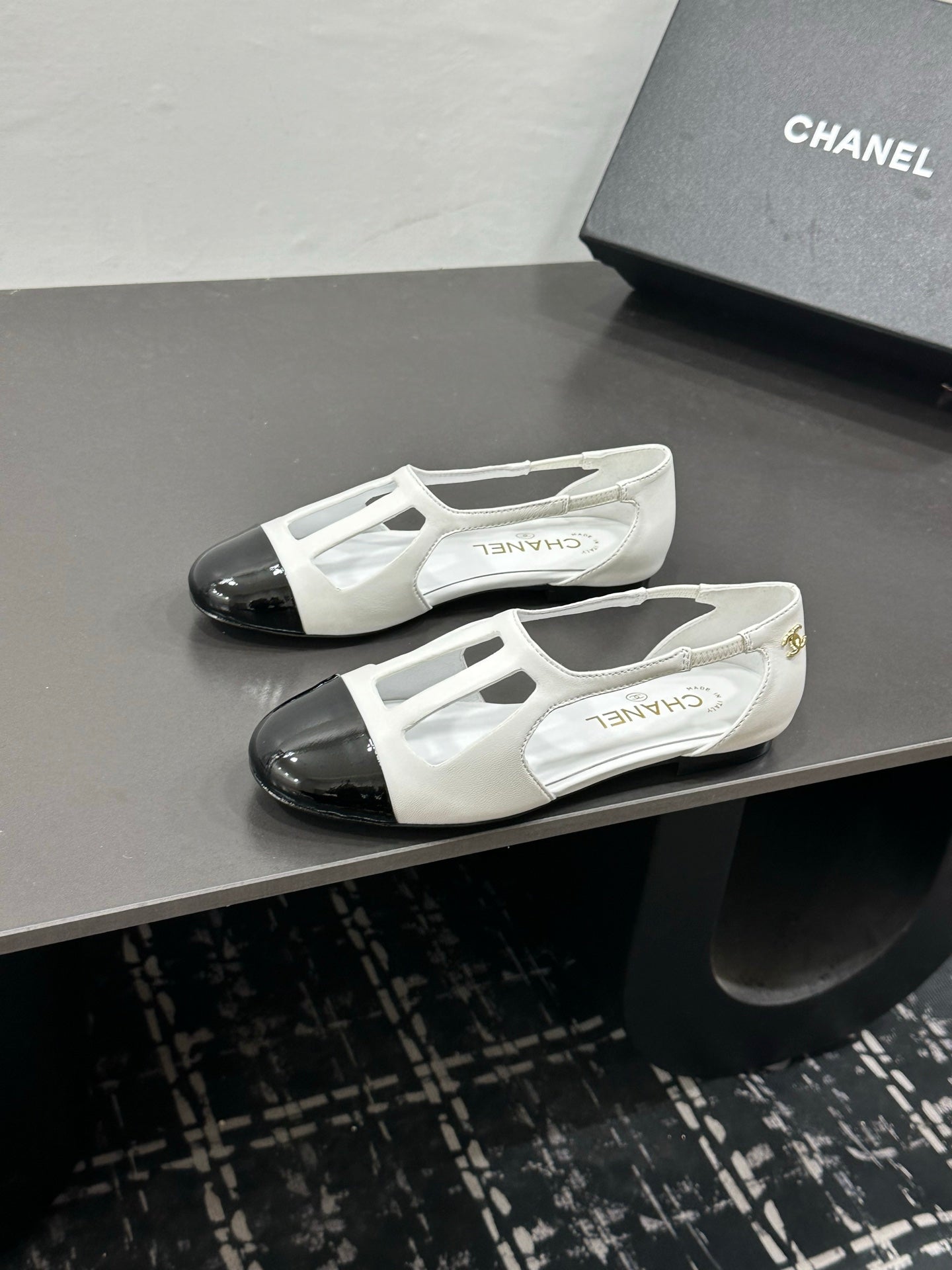 Chanel 2026 Flat Sandals Leather Sheepskin 832561