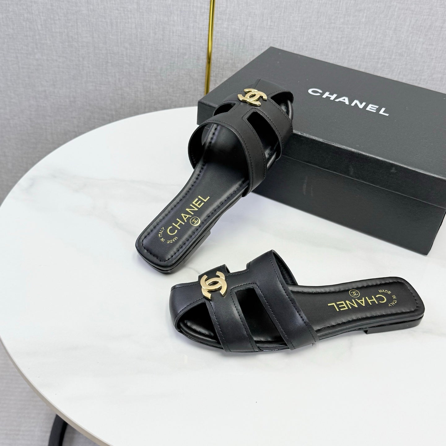 Chanel 2026 Double C Cutout Slipper Sheepskin 904592