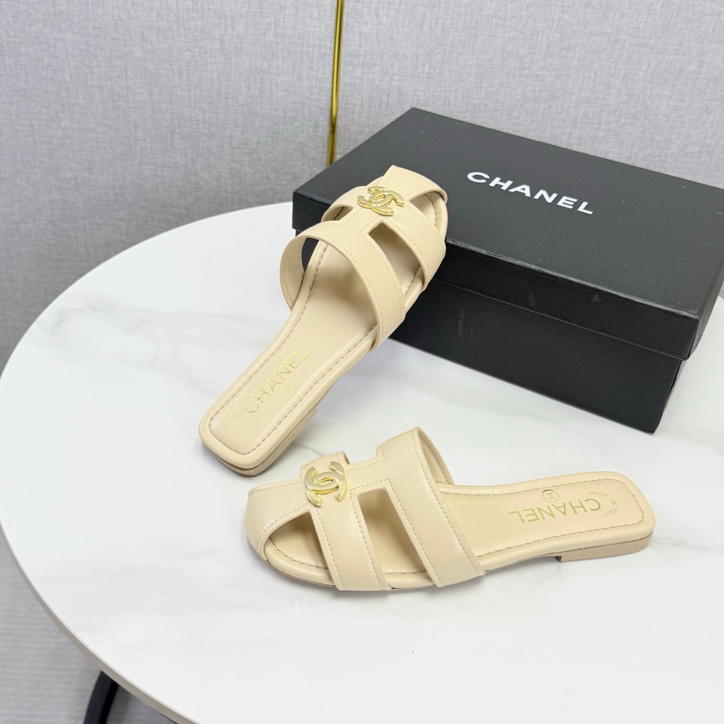 Chanel 2026 Double C Cutout Slipper Sheepskin 904592