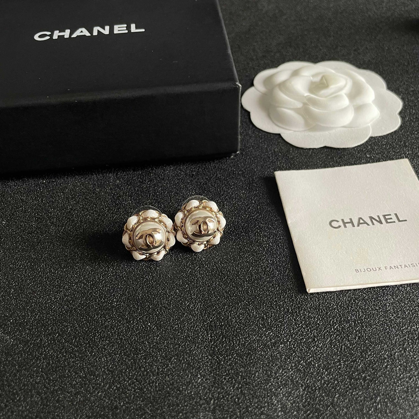 CC Pendant Double C White Pearl Gold Earrings 558642