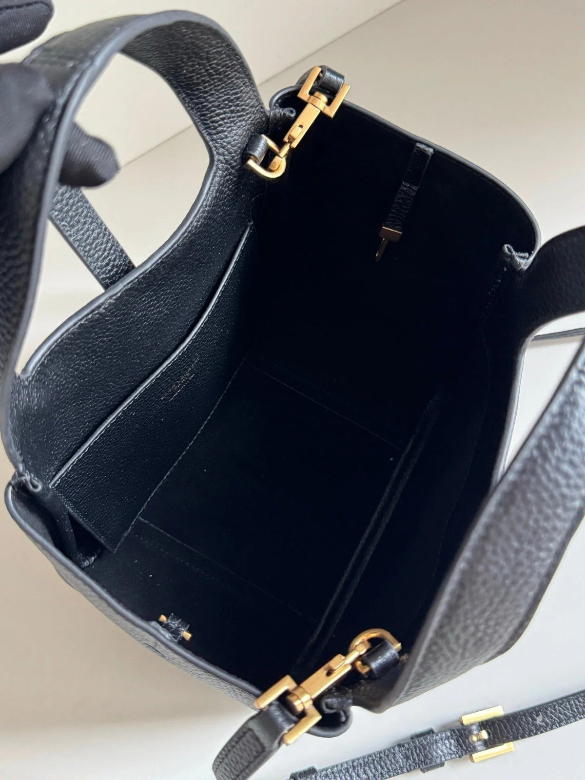 YSL 2026 Saint Laurent Le 5 à 7 Baby Bea 18cm Suede And Leather
