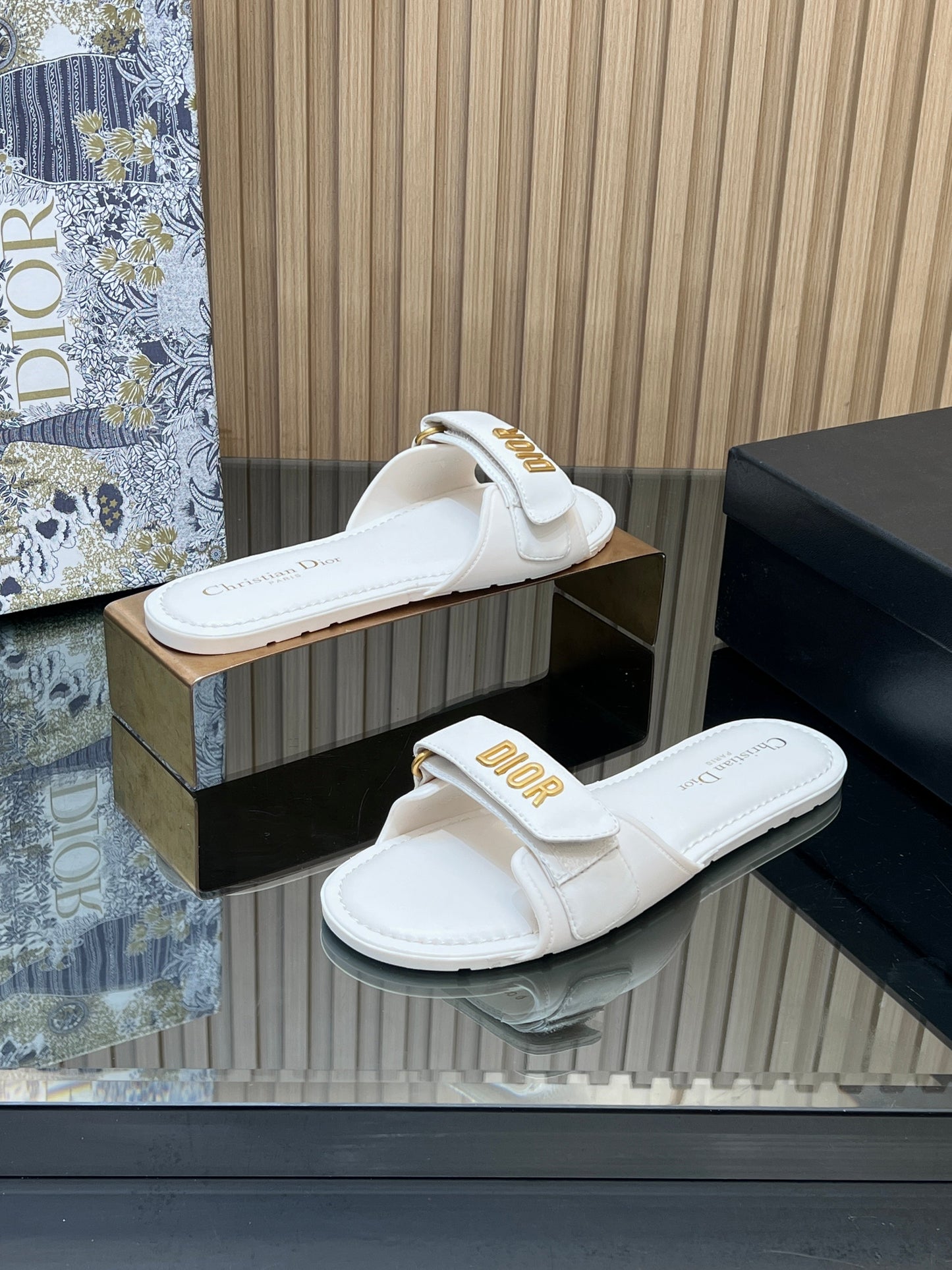 CD 26s Beach Sandals White Sheepskin 665320