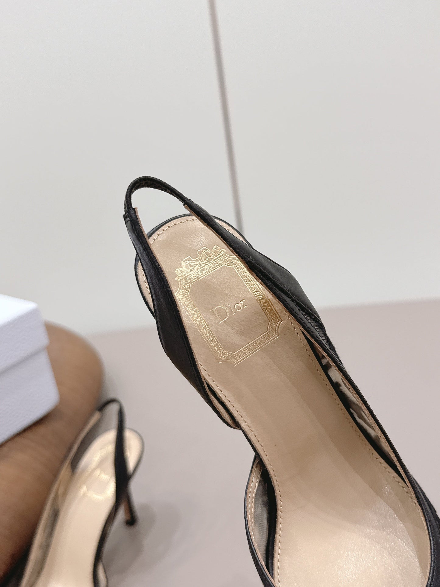 CD 26A Slingback 80 Sheepskin Lace Embroidery
