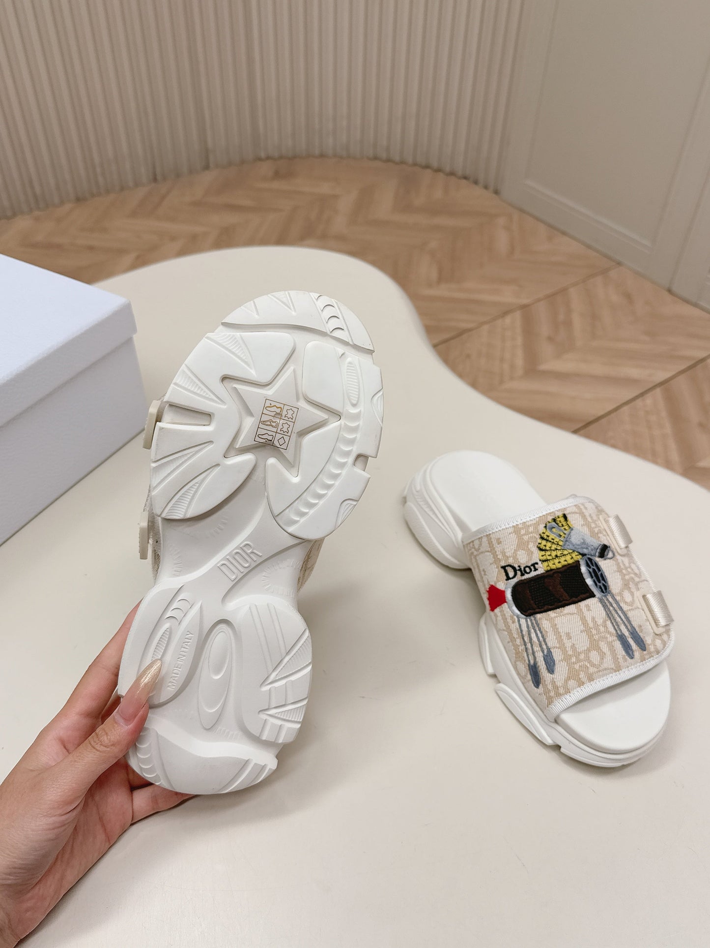 CD 26s  Platform Slippers 35 Beige White Canvas Lambskin 643812