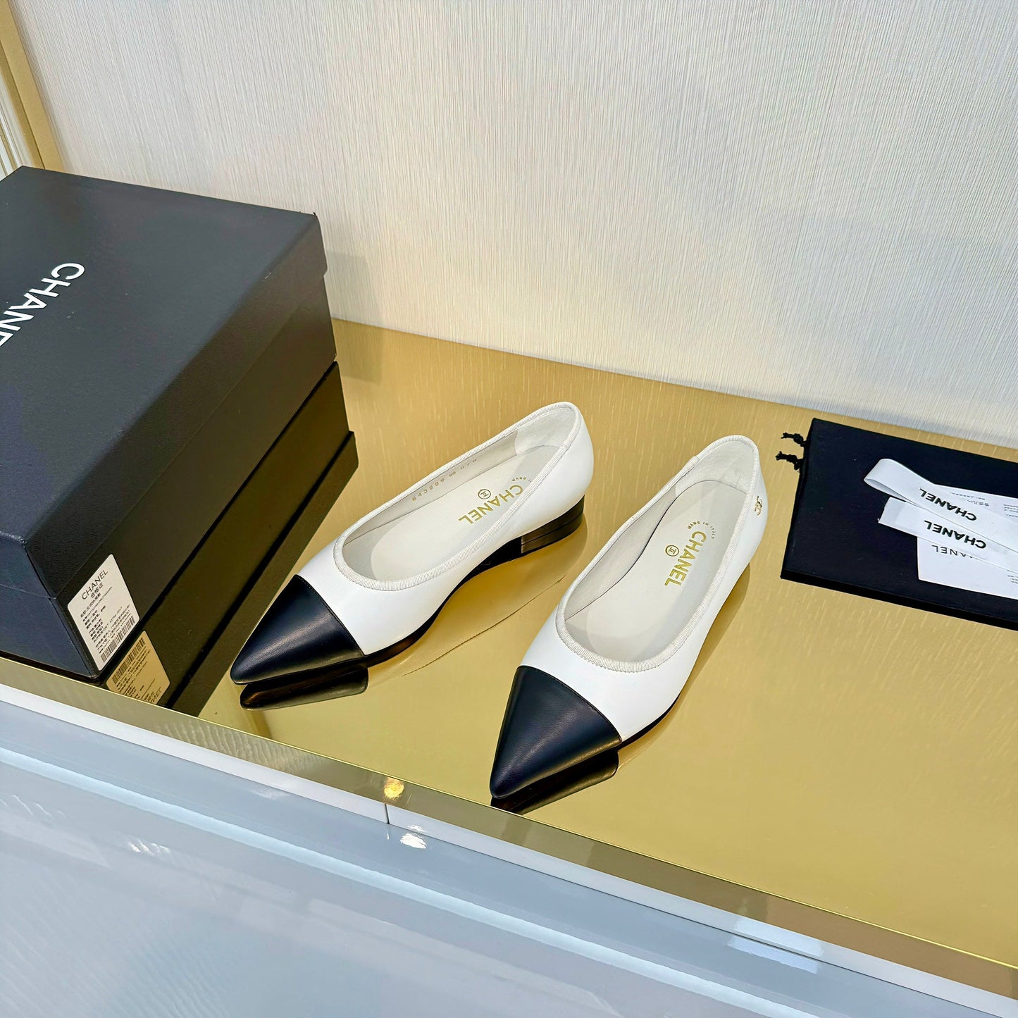 CC 2026 Ballet Flats White Black Sheepskin 668123