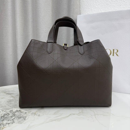 Dior 2026 Toujours Handbag Grained Calfskin