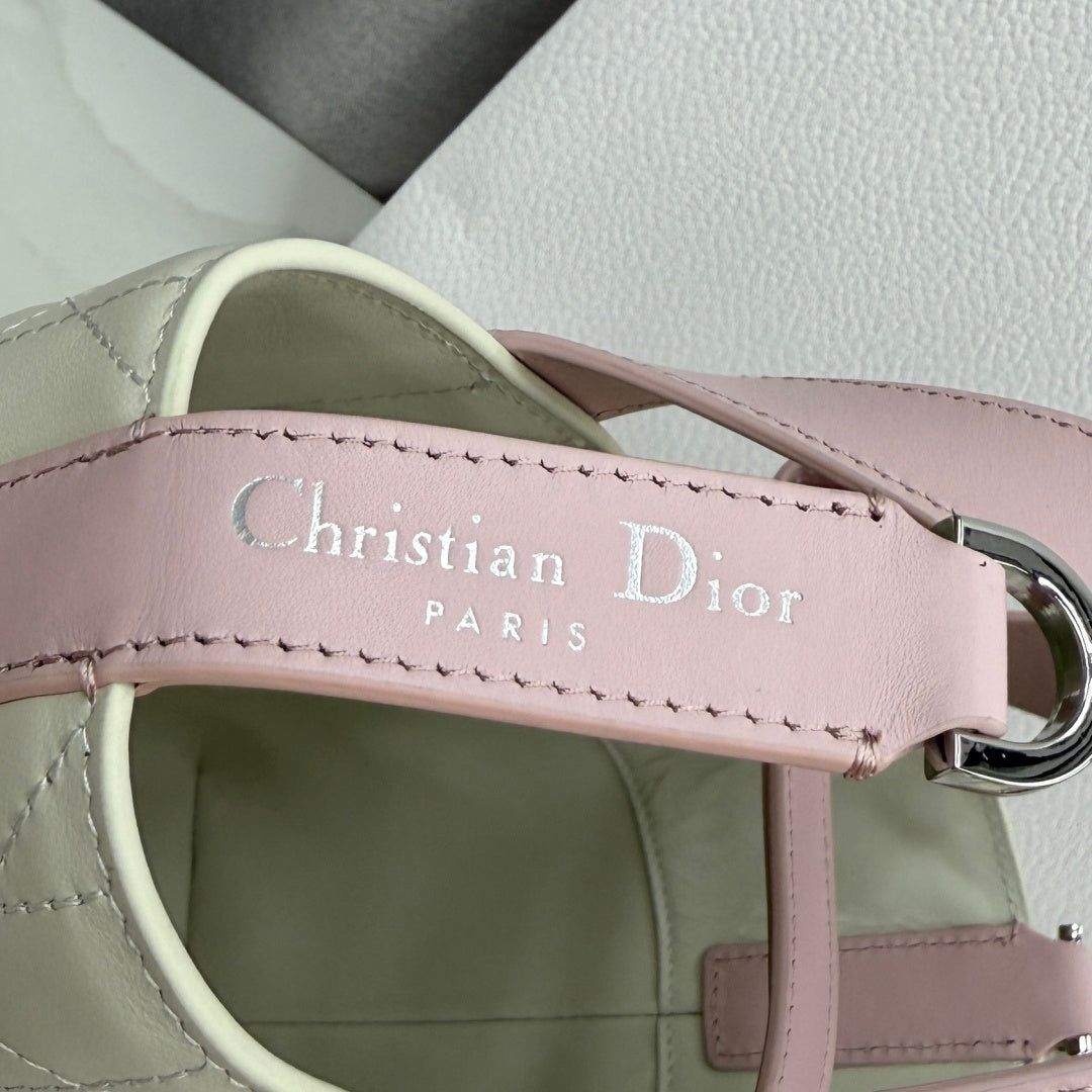 Dior 2026 Toujours Vertical Handbag 18.5cm Off-White And Soft Pink Calfskin