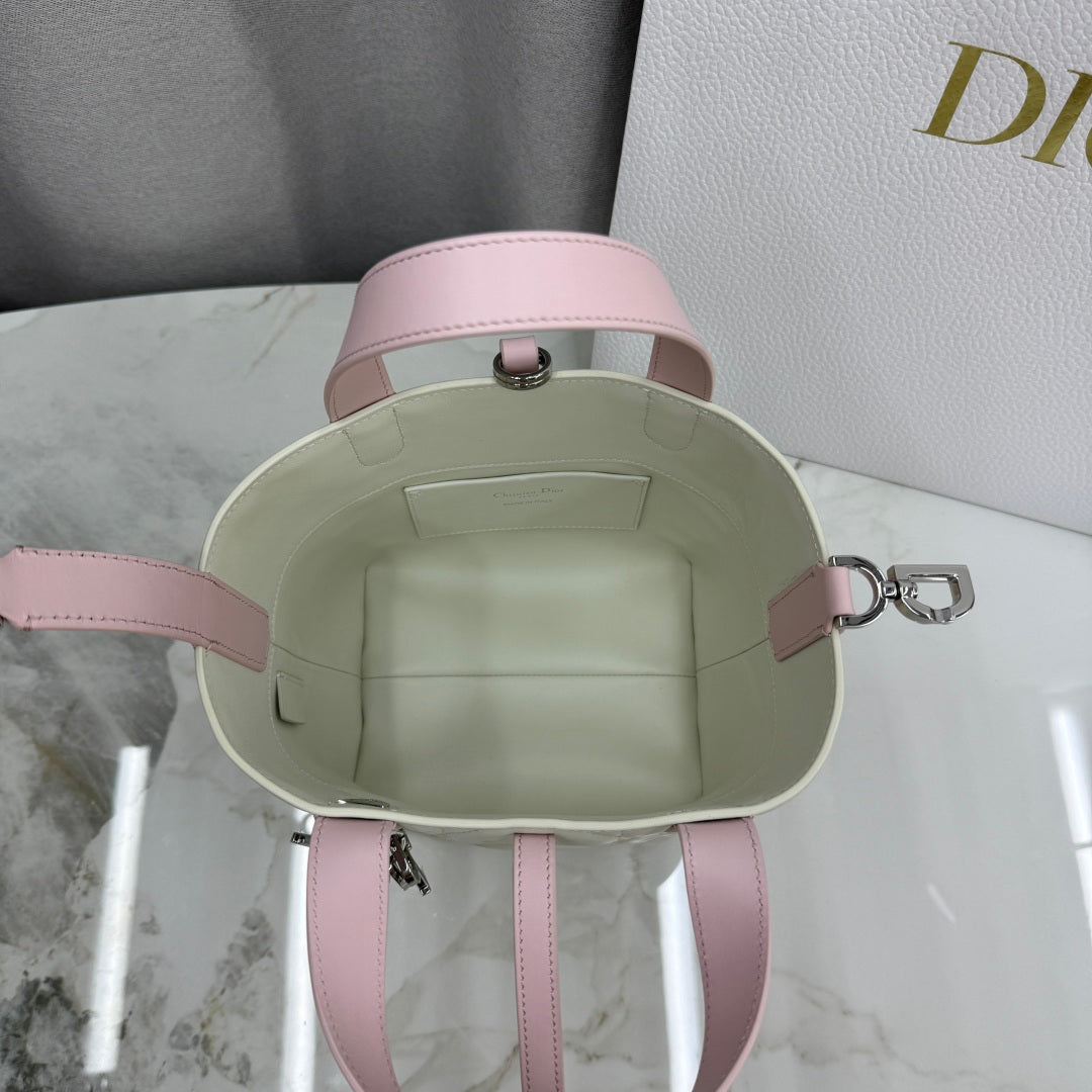 Dior 2026 Toujours Vertical Handbag 18.5cm Off-White And Soft Pink Calfskin