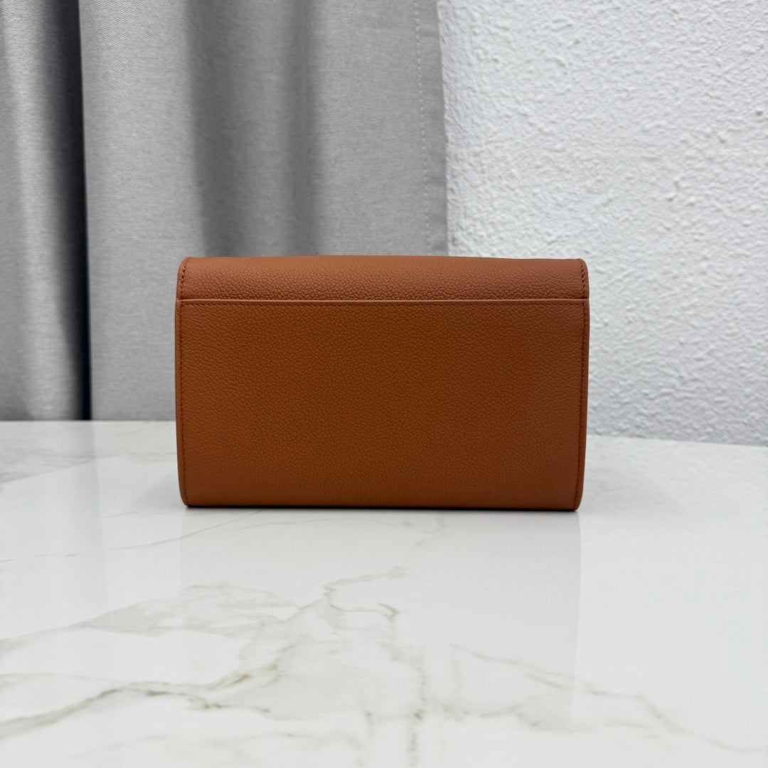 Dior 2026 Medaillon Envelope Bag 20.5cm Calfskin 158554