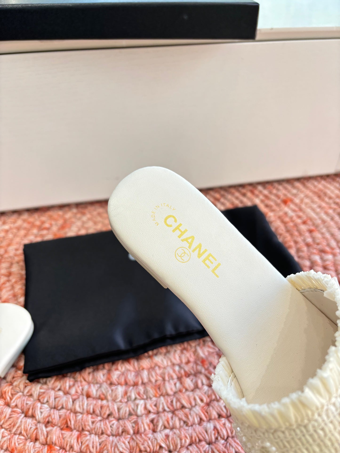CC 26s Slippers White Fabric Sheepskin 648232