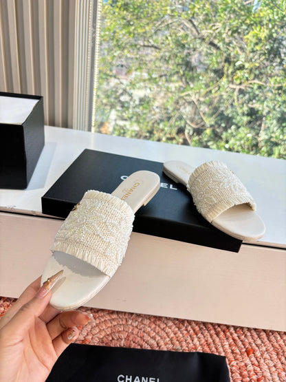 CC 26s Slippers White Fabric Sheepskin 648232