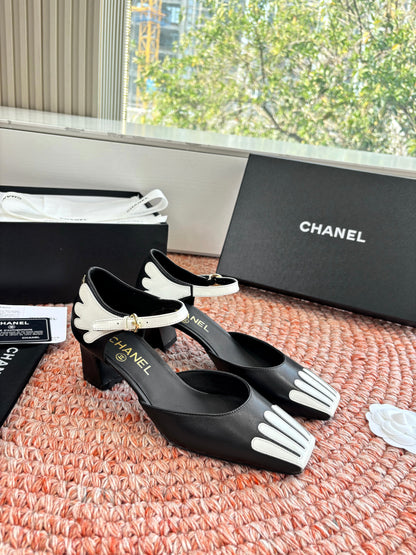 CC 26s Mary Jane Sandals Black White Sheepskin 648193