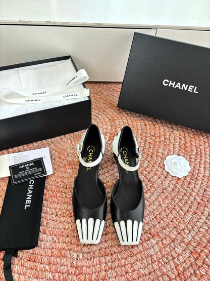 CC 26s Mary Jane Sandals Black White Sheepskin 648193