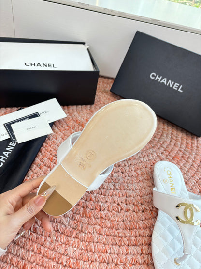CC 26s Thong Sandals White Sheepskin 648258
