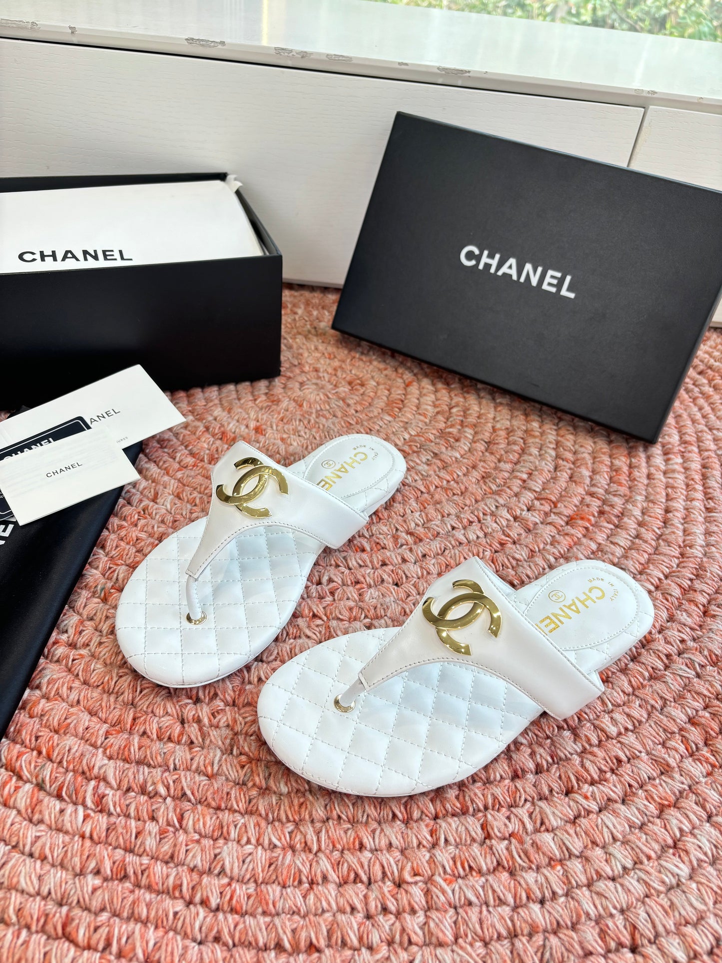 CC 26s Thong Sandals White Sheepskin 648258