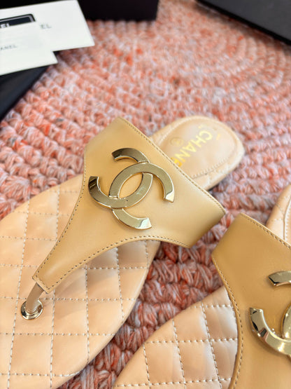 CC 26s Thong Sandals Beige Sheepskin 648261