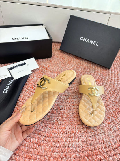CC 26s Thong Sandals Beige Sheepskin 648261