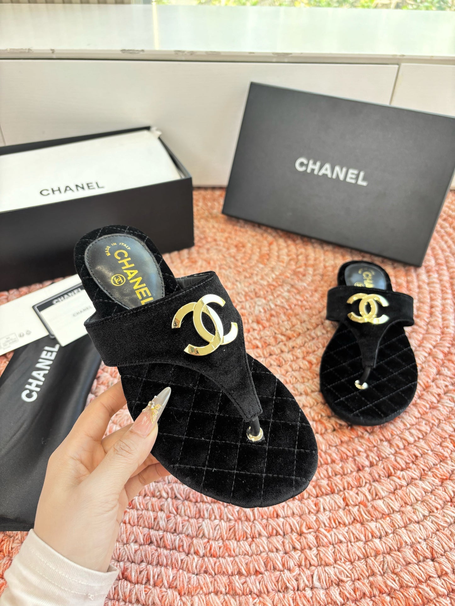CC 26s Thong Sandals Black Suede Leather 648262