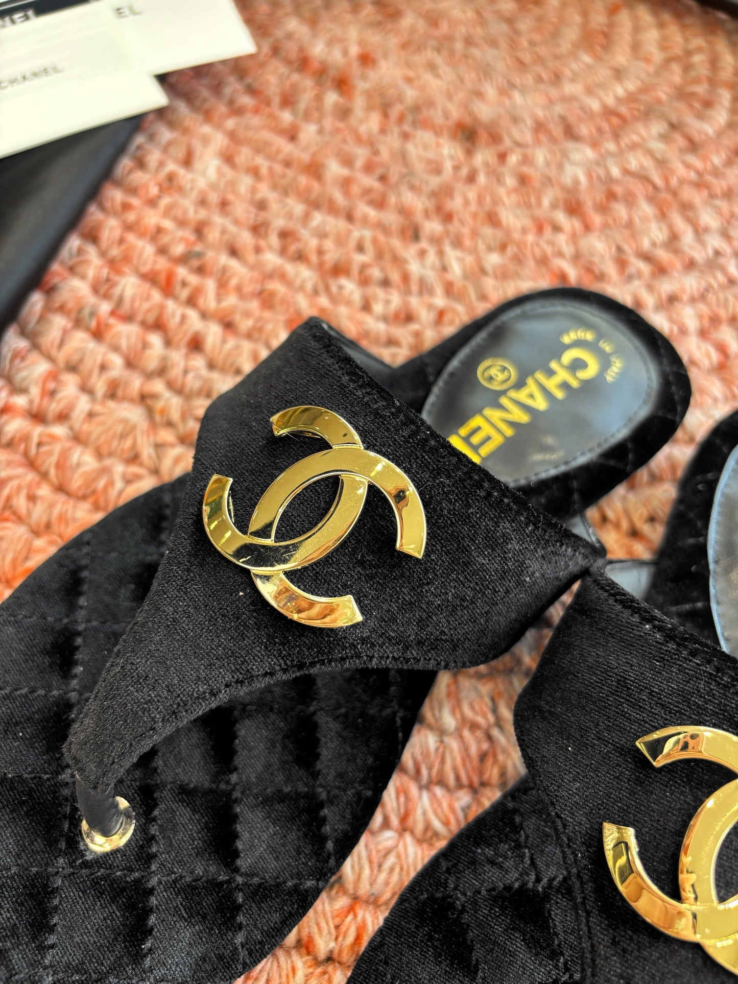 CC 26s Thong Sandals Black Suede Leather 648262