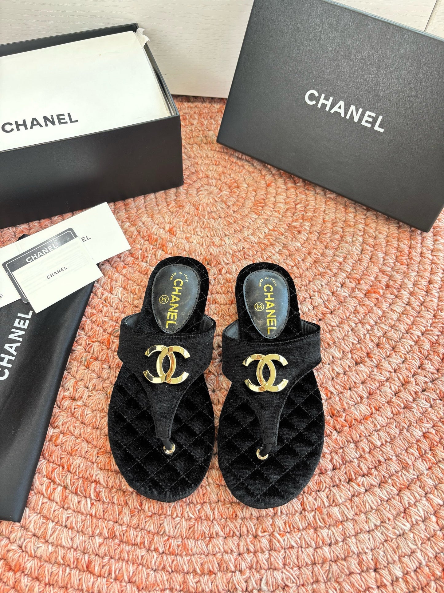 CC 26s Thong Sandals Black Suede Leather 648262