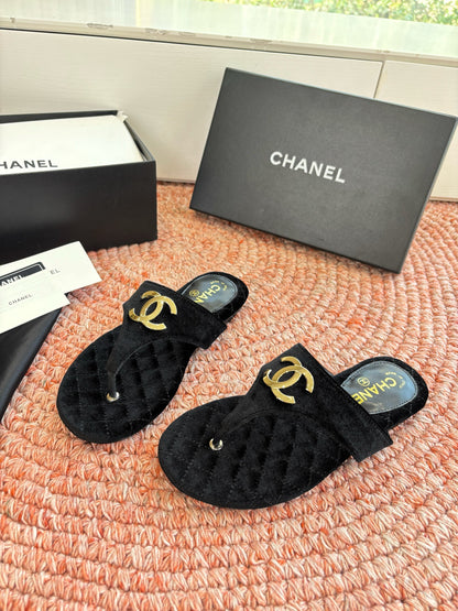 CC 26s Thong Sandals Black Suede Leather 648262