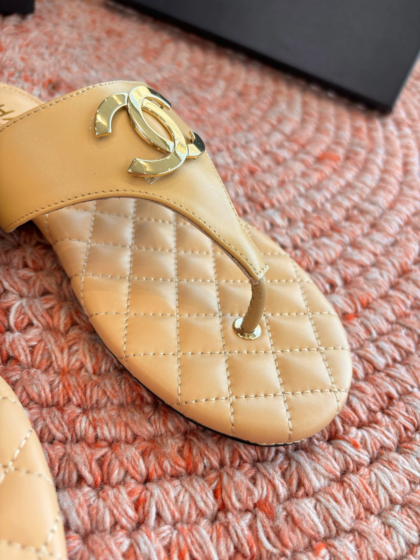 CC 26s Thong Sandals Beige Sheepskin 648261