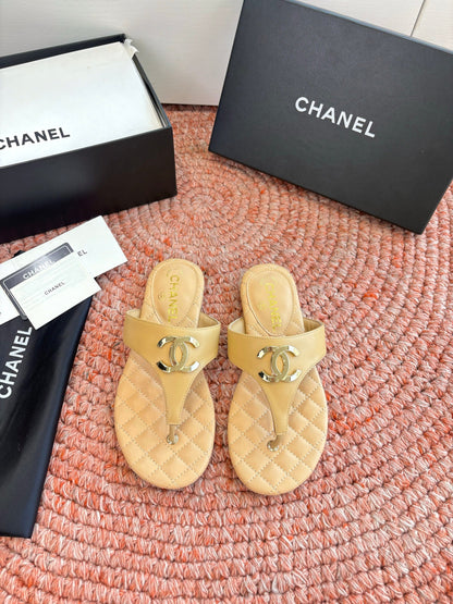 CC 26s Thong Sandals Beige Sheepskin 648261